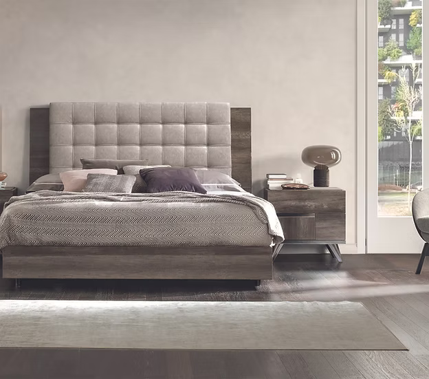 Medea II Collection Bedroom Set Queen 4 Pc