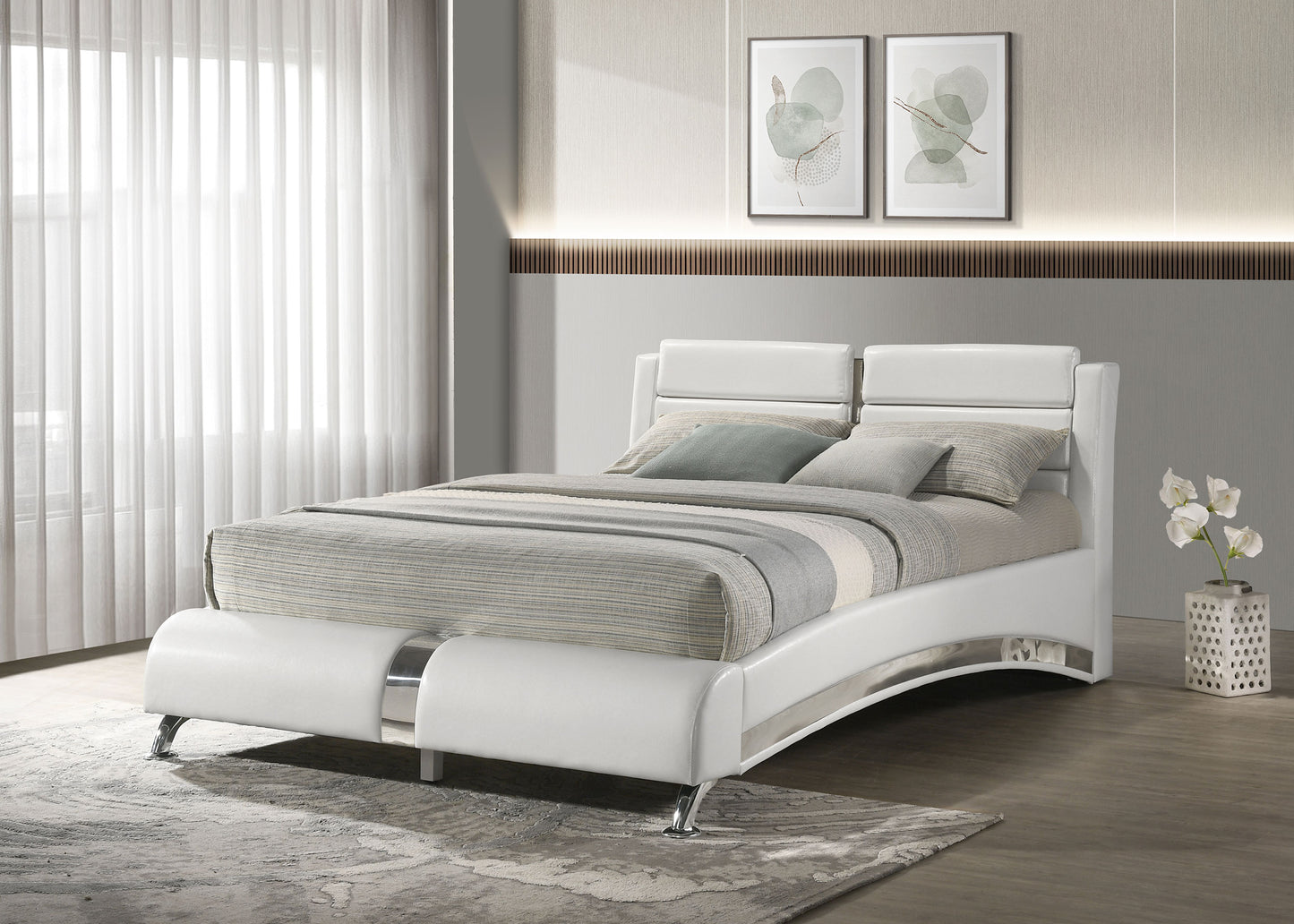 Jeremaine Upholstered Queen Sleigh Bed White